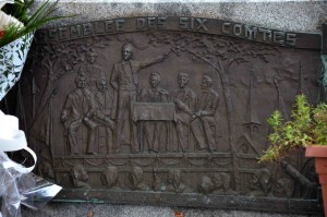 Plaque en bronze représentant  l'Assemblée des Six-comtés